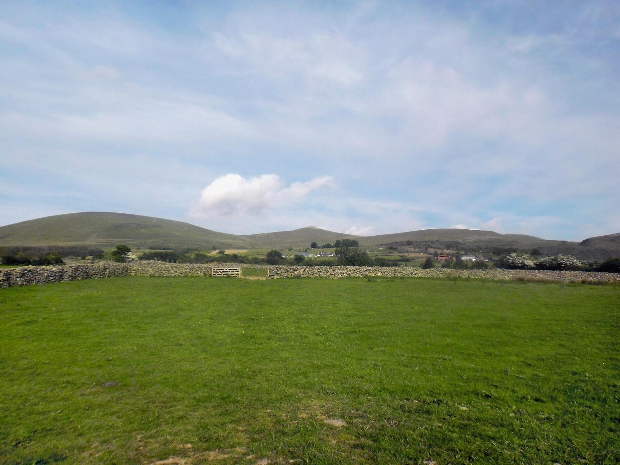 Вилла Y Gorlan Llanllechid Экстерьер фото